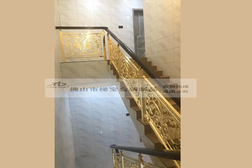 鍍金樓梯